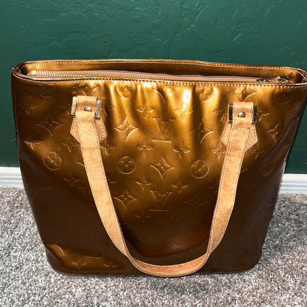 LOUIS VUITTON BRONZE VERNIS AUSTIN